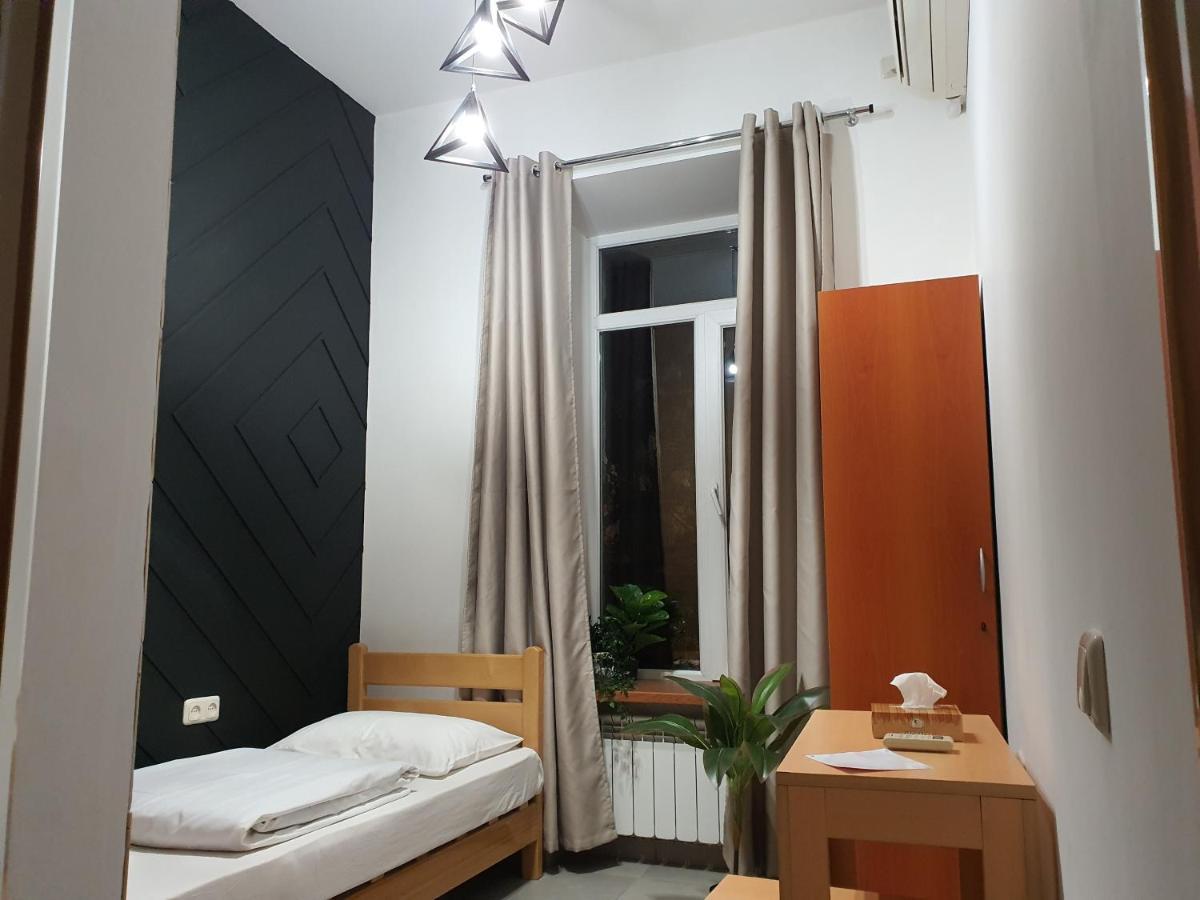 Envoy Hostel & Tours 예레반 외부 사진