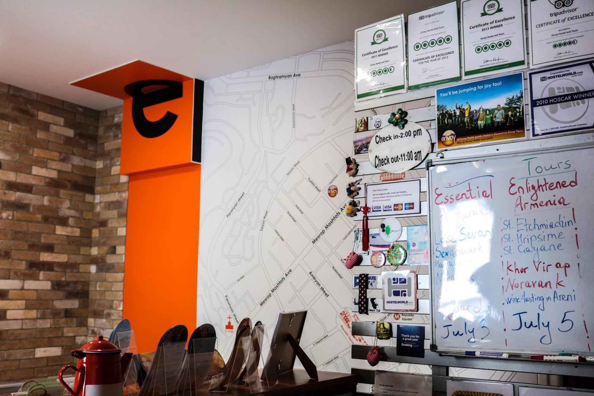 Envoy Hostel & Tours 예레반 외부 사진